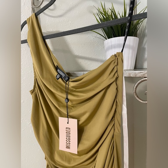 NWT Missguided One Shoulder Wrap Dress - Picture 2 of 5